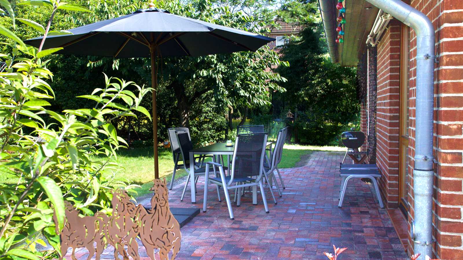 Sider_Terrassen-gartenbau-mennen Terrasse am Haus in einem Garten in St. Dionys