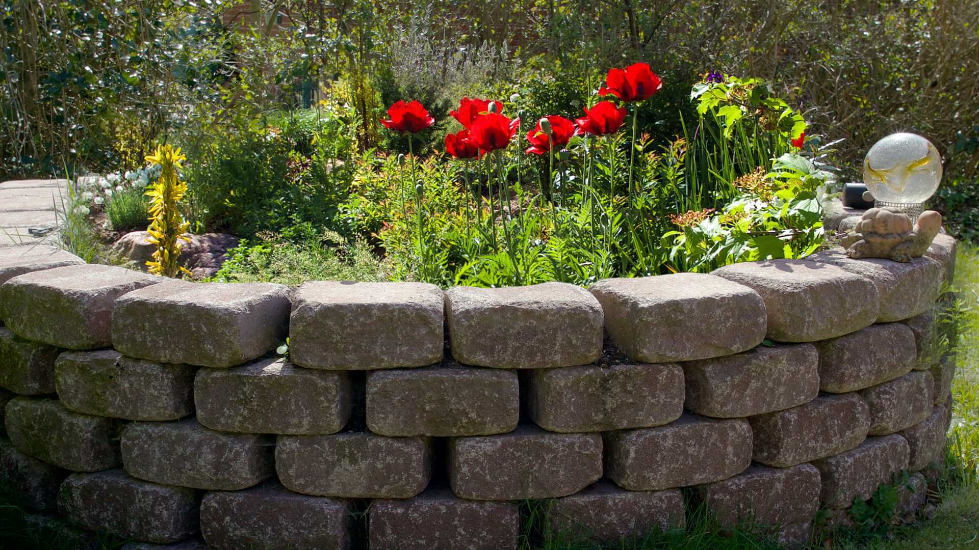 Sider_Hochbeet_obolith_wilschenbruch_verkleinert Ein Hochbeet aus Obolith Steinen in einem Garten im Wilschenbruch